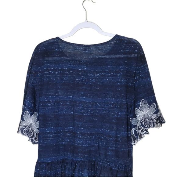 Anthropology Pilcro Women's Short Orchid Embroidered Sleeves Navy Top Size XS - Picture 3 of 9